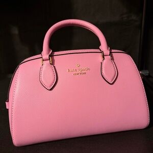 KF493 Kate Spade Small Dolly Duffle Rosado